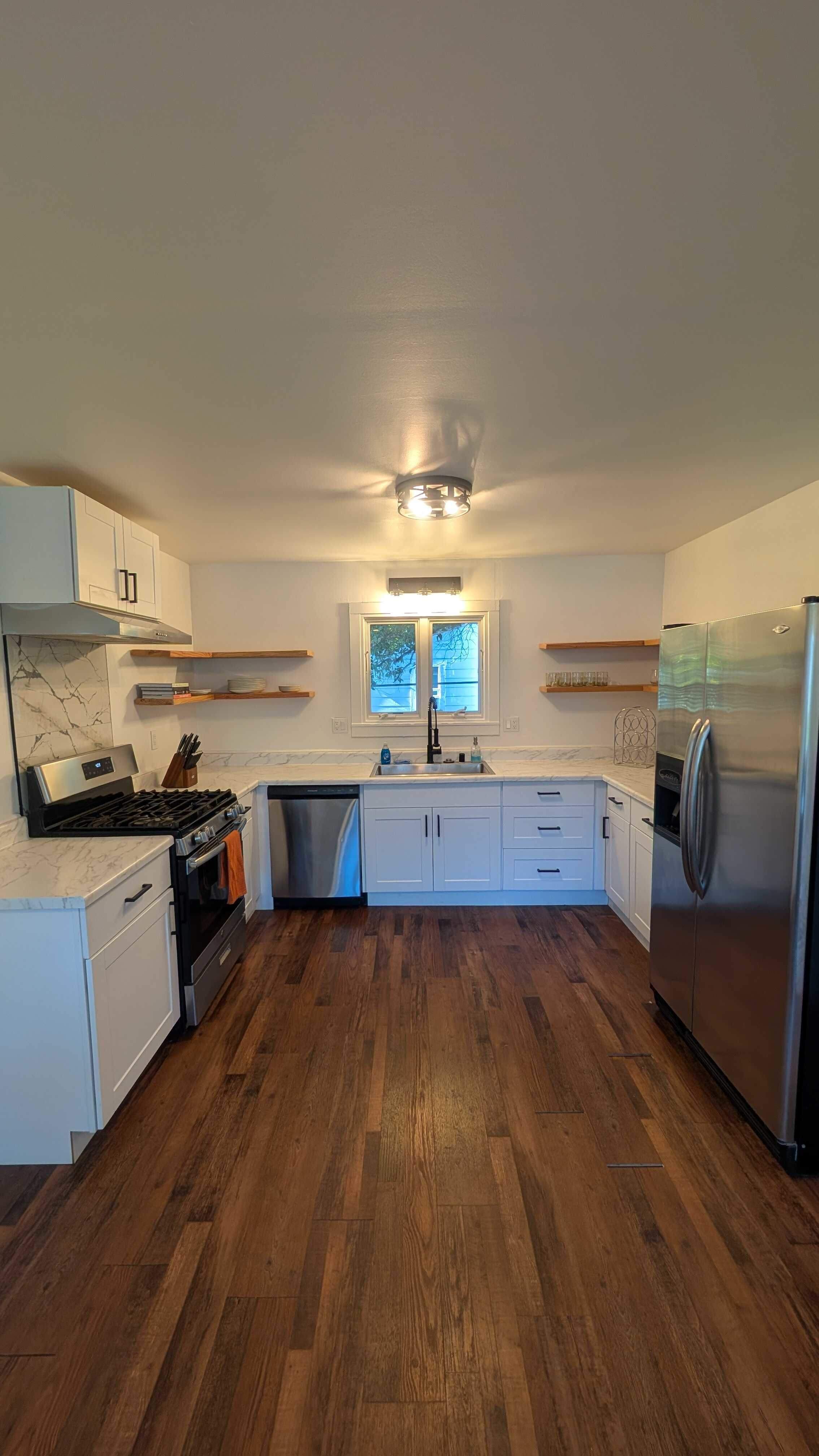 405 North Cloverdale Boulevard – photo 1 of 31