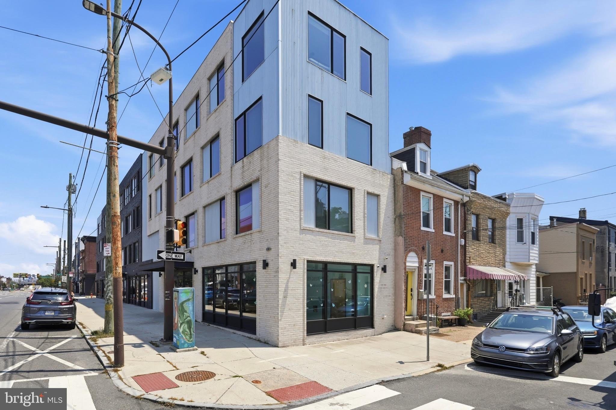 512-18 E GIRARD Avenue – photo 1