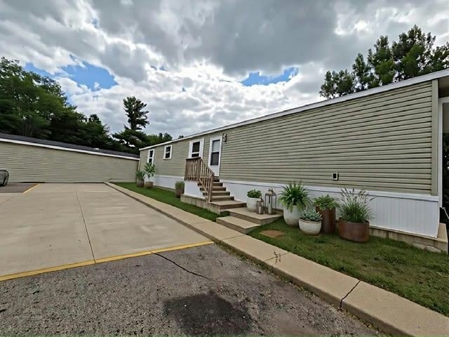 59 HOLLYWOOD DR – photo 1 of 8