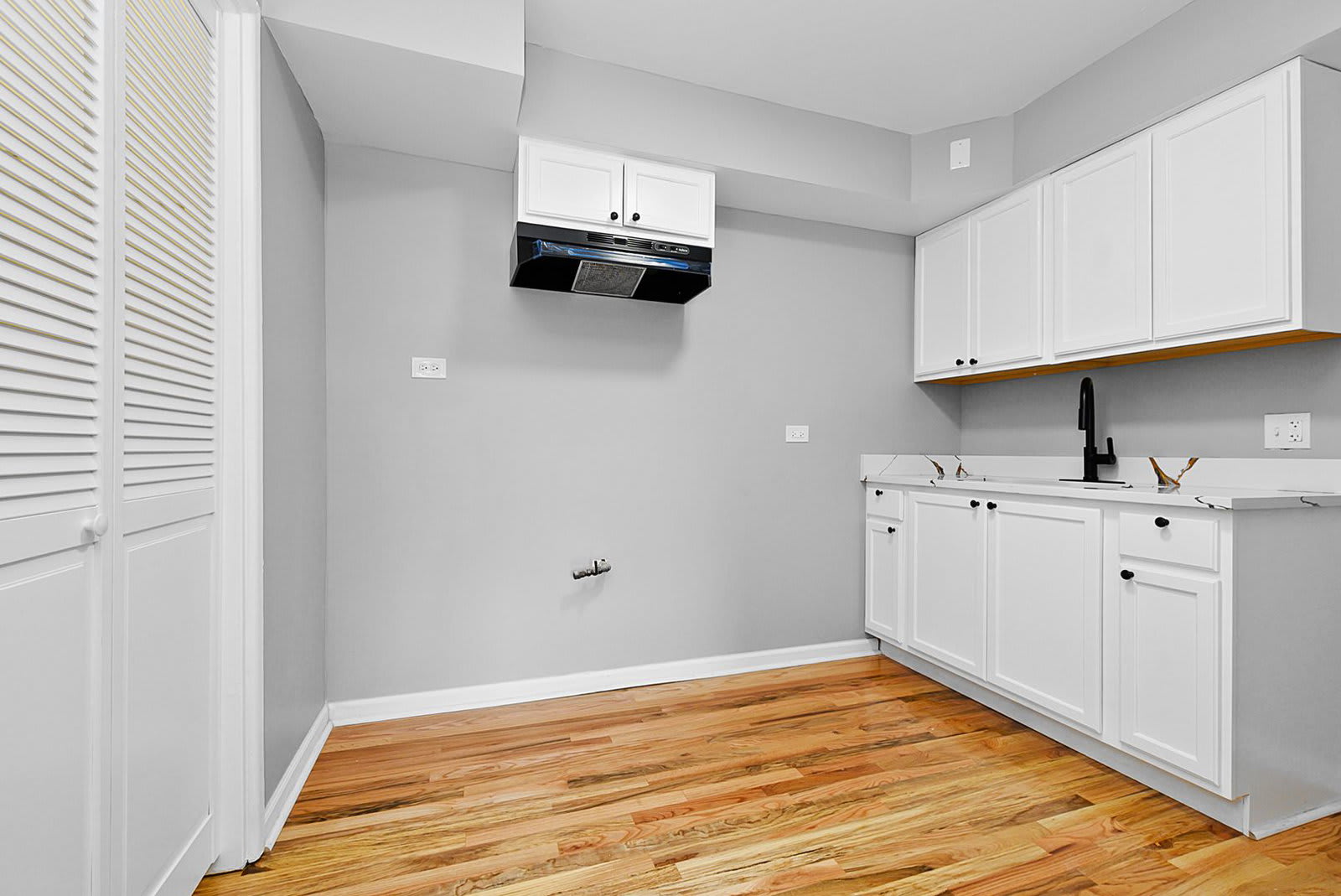 6107 South Racine Avenue – photo 1