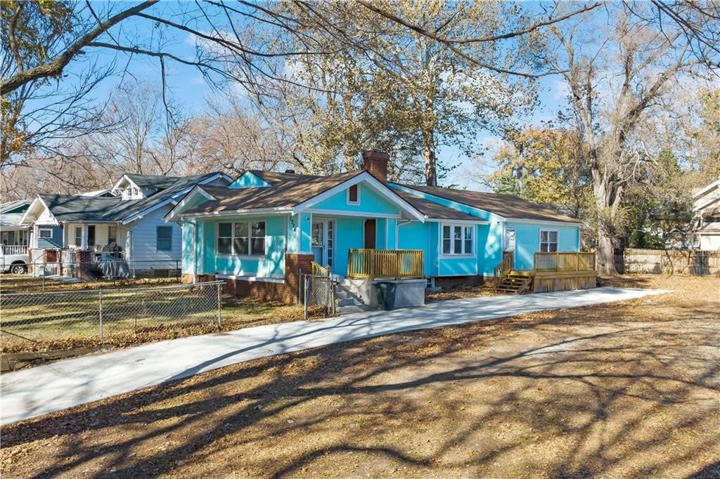 2224 E 68th Terrace – photo 1