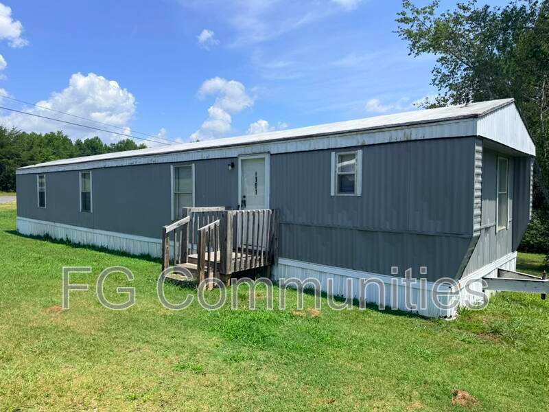 101 Ray Cir – photo 1 of 11