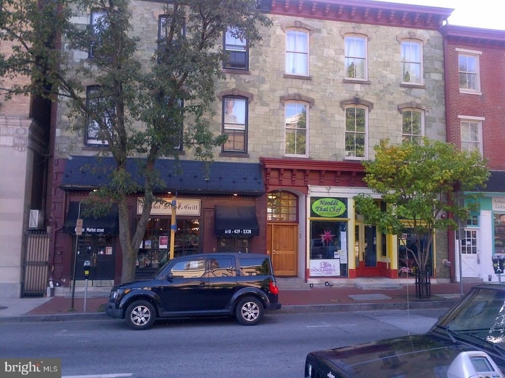 10 W Market Street – photo 1 of 267