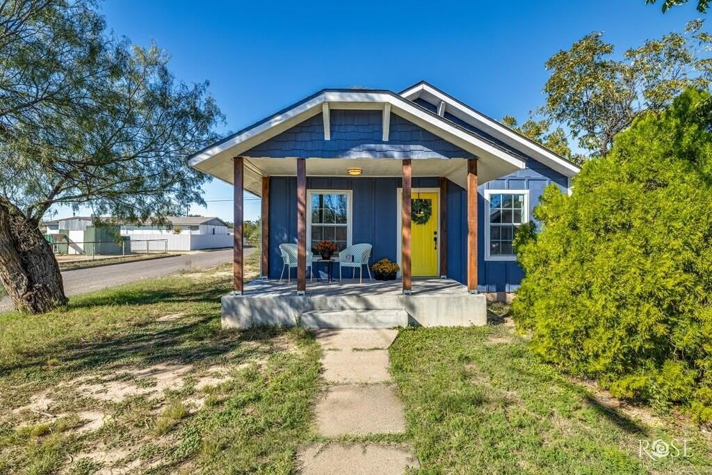 38 W 13th Street – photo 1 of 13