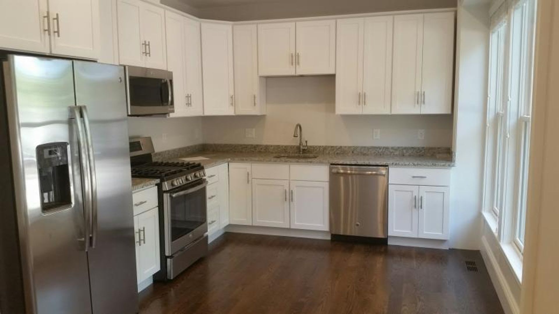 Great 4 Bed 4 Bath Available 5/15/26 – photo 1