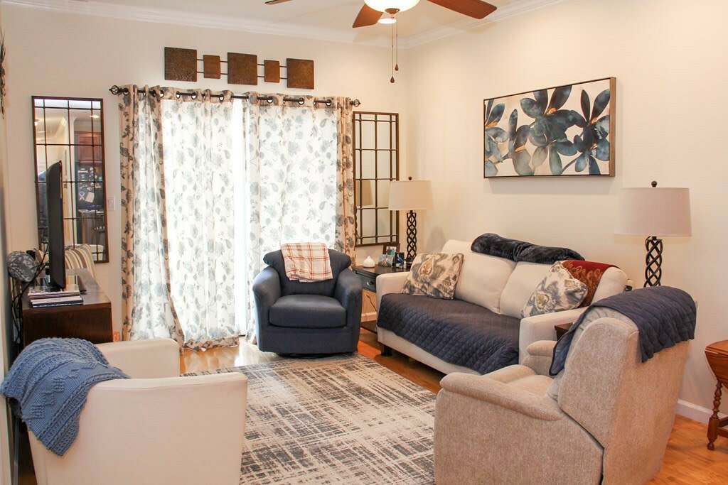 58 Club Road – photo 1 of 11