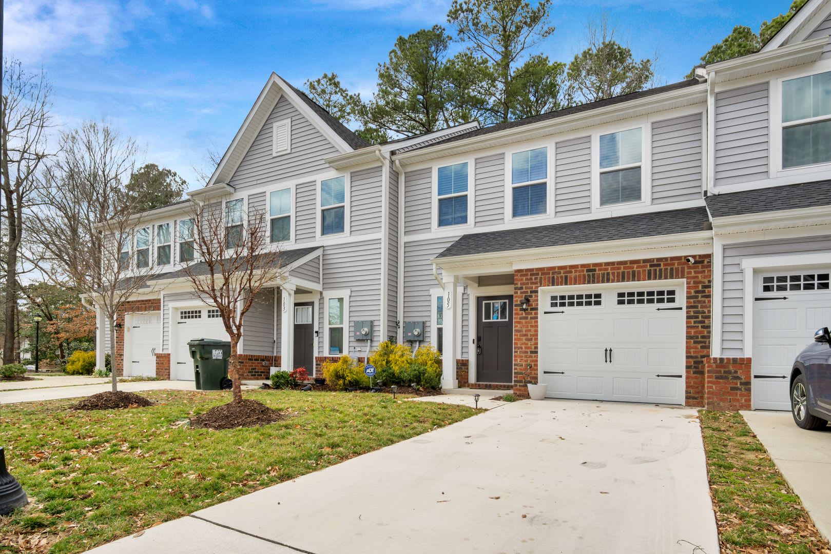 FULLY FURNISHED 3 Bedroom 2.5 Bath Townhome in Williamsburg! – photo 1