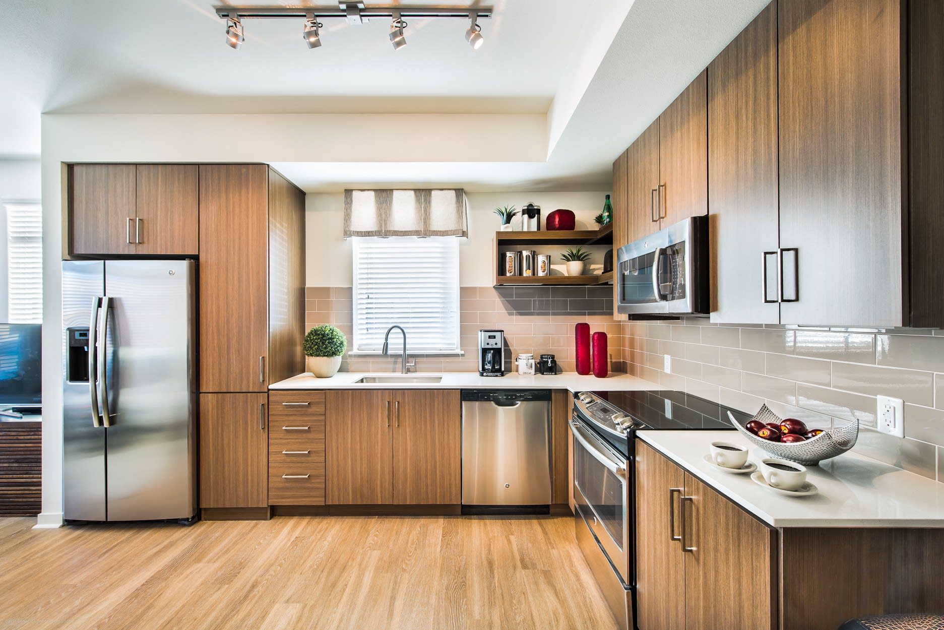 8000 Uptown – photo 1 of 42
