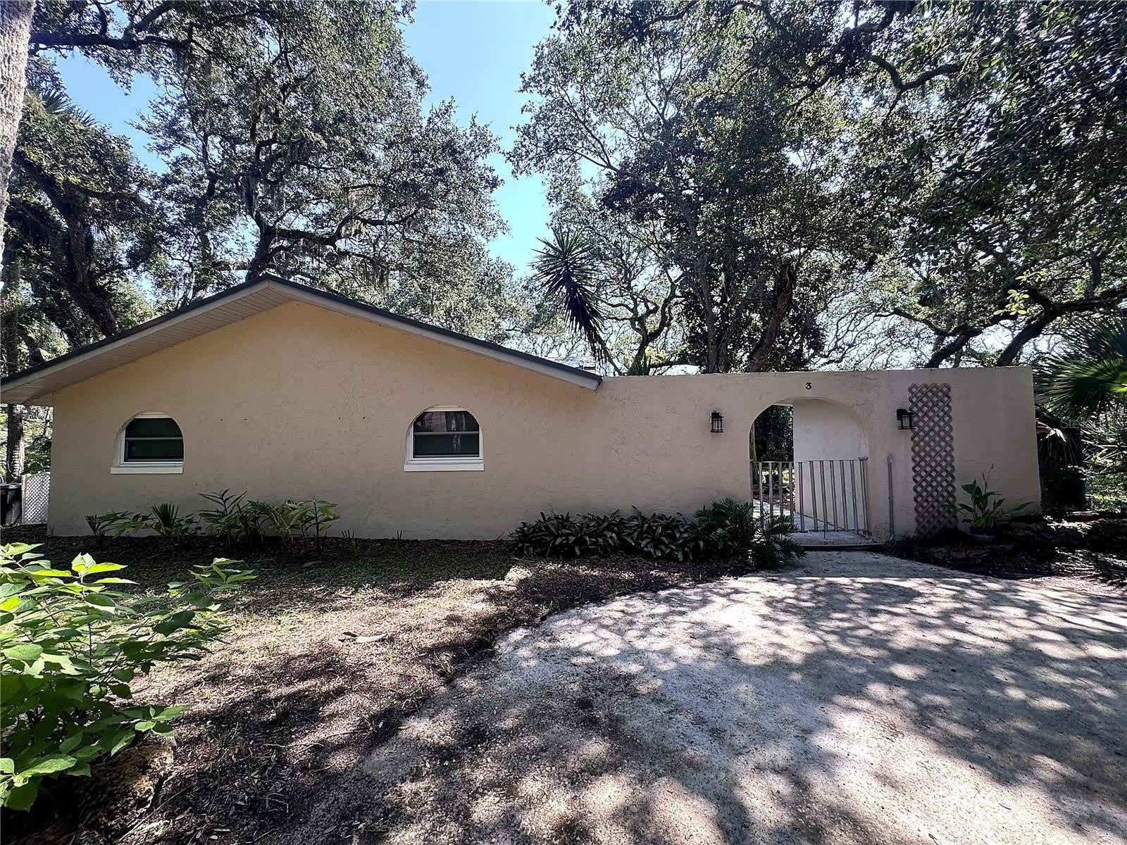 3 ELIZABETH Drive E – photo 1 of 26