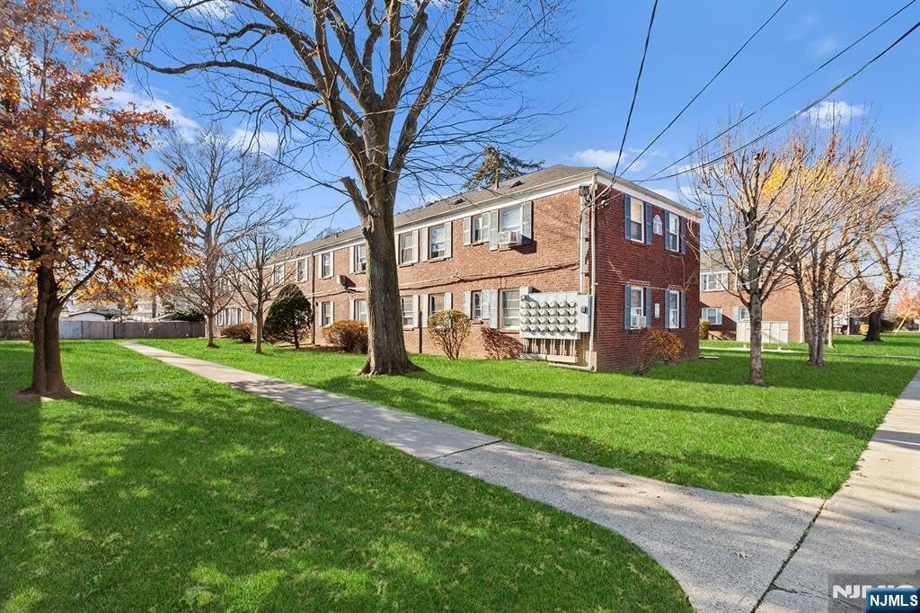 28 Sheffield Avenue – photo 1 of 14
