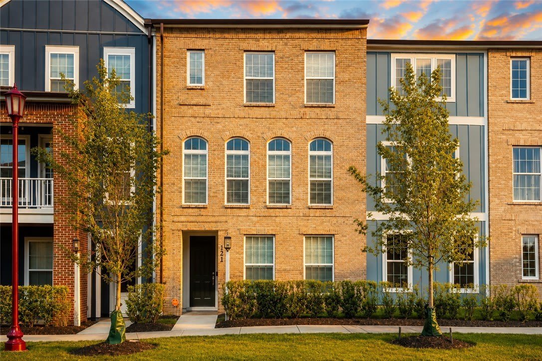 121 Main St – photo 1 of 49