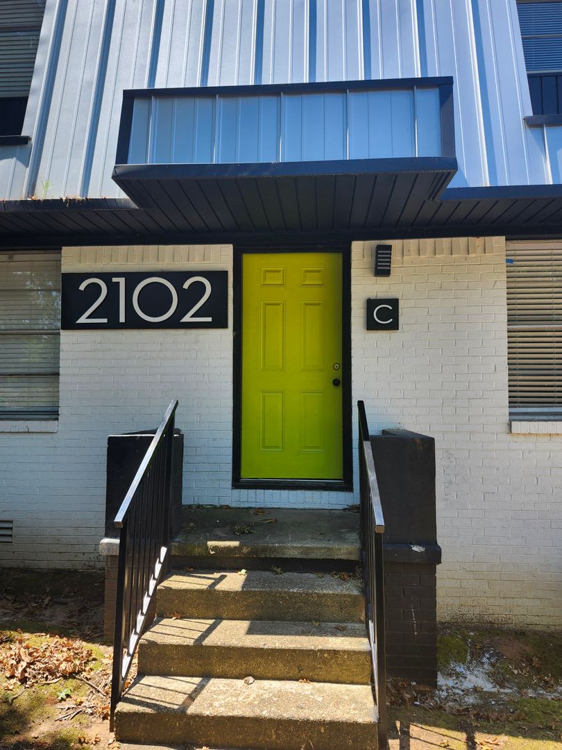 2B/1B Townhome – photo 1 of 11