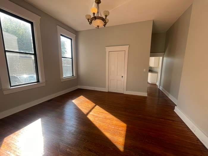 910 Washington Avenue – photo 1 of 9