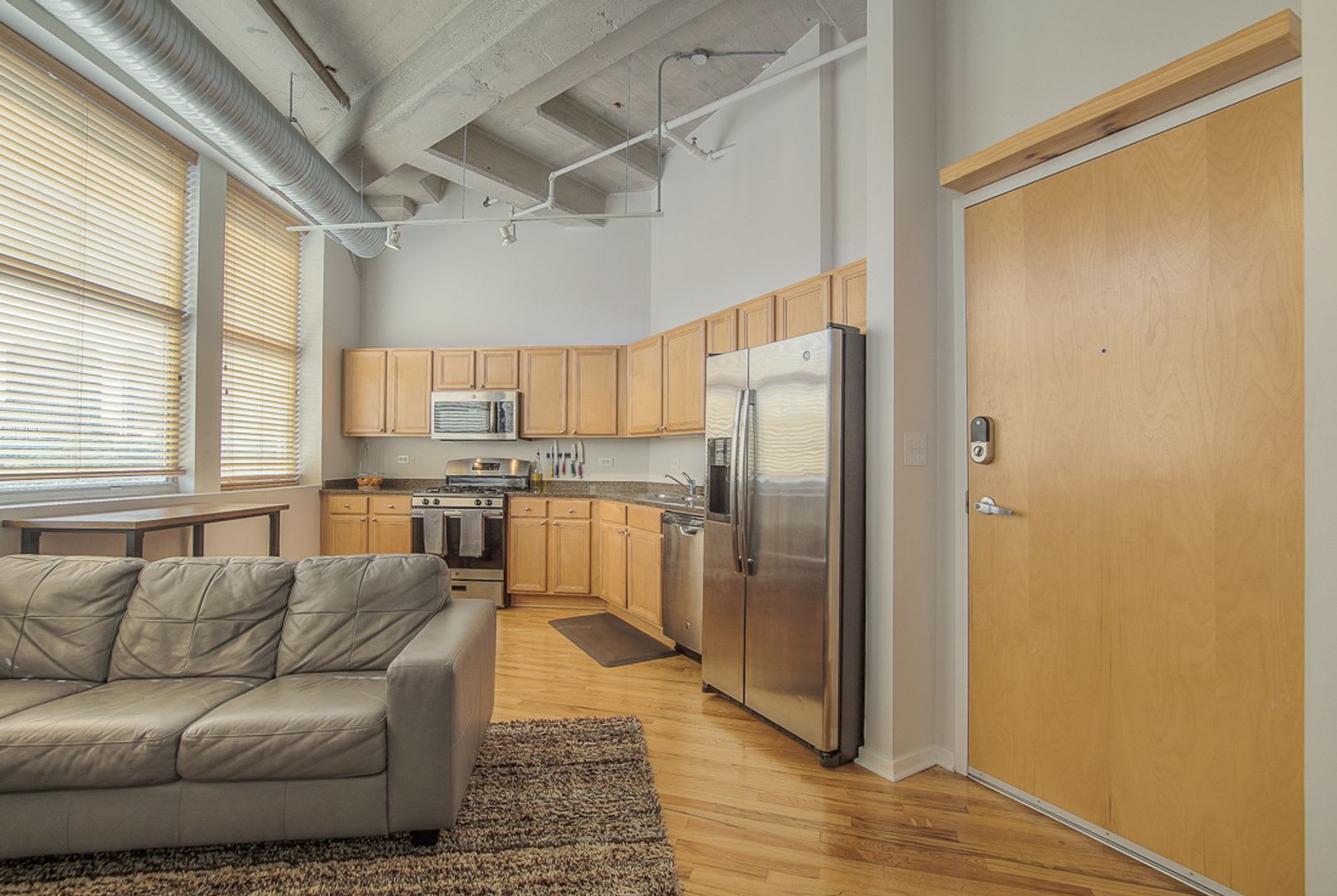 One Bedroom Unit In Wonderful Western Auto Lofts – photo 1 of 296