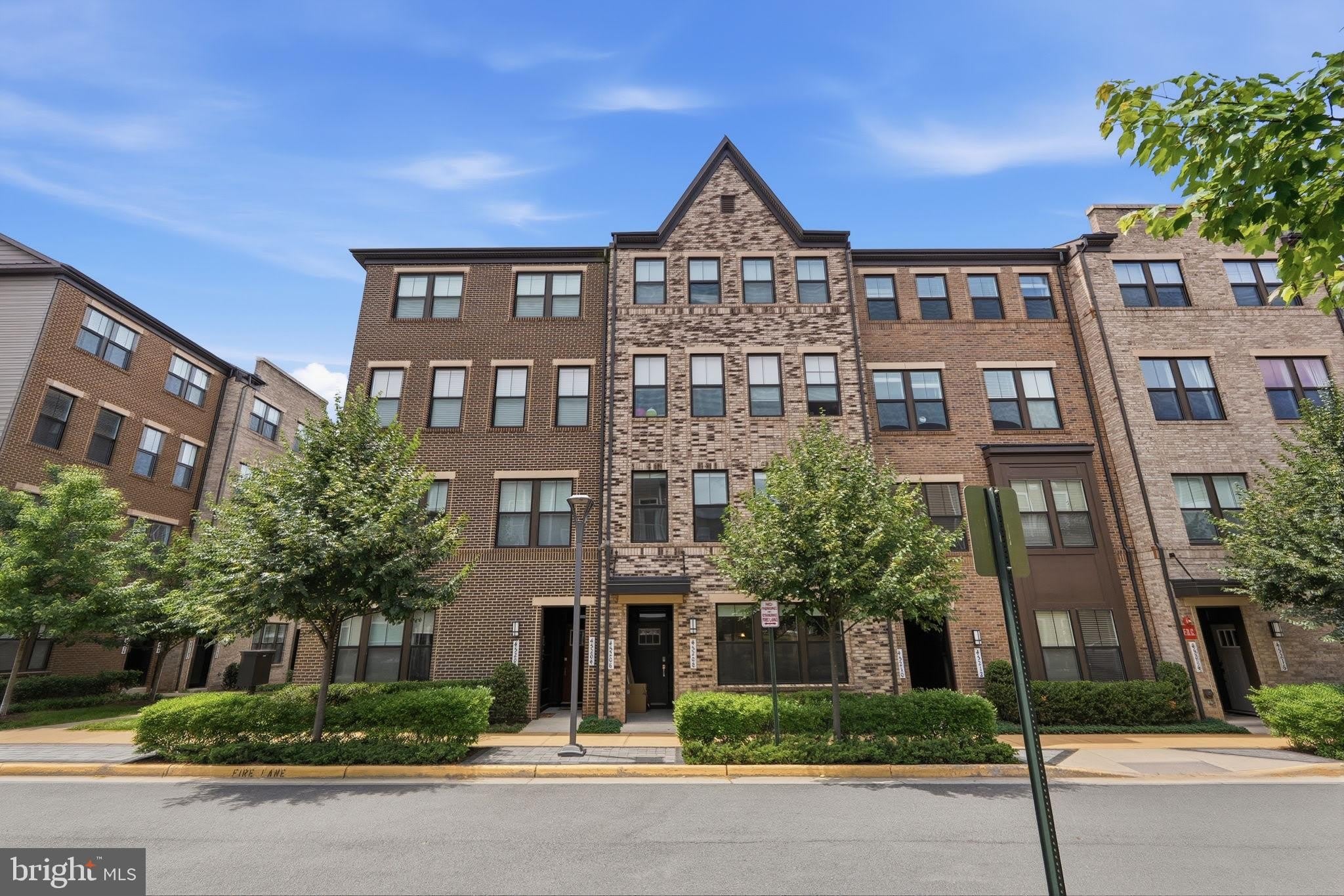 45208 LETTERMORE Square – photo 1