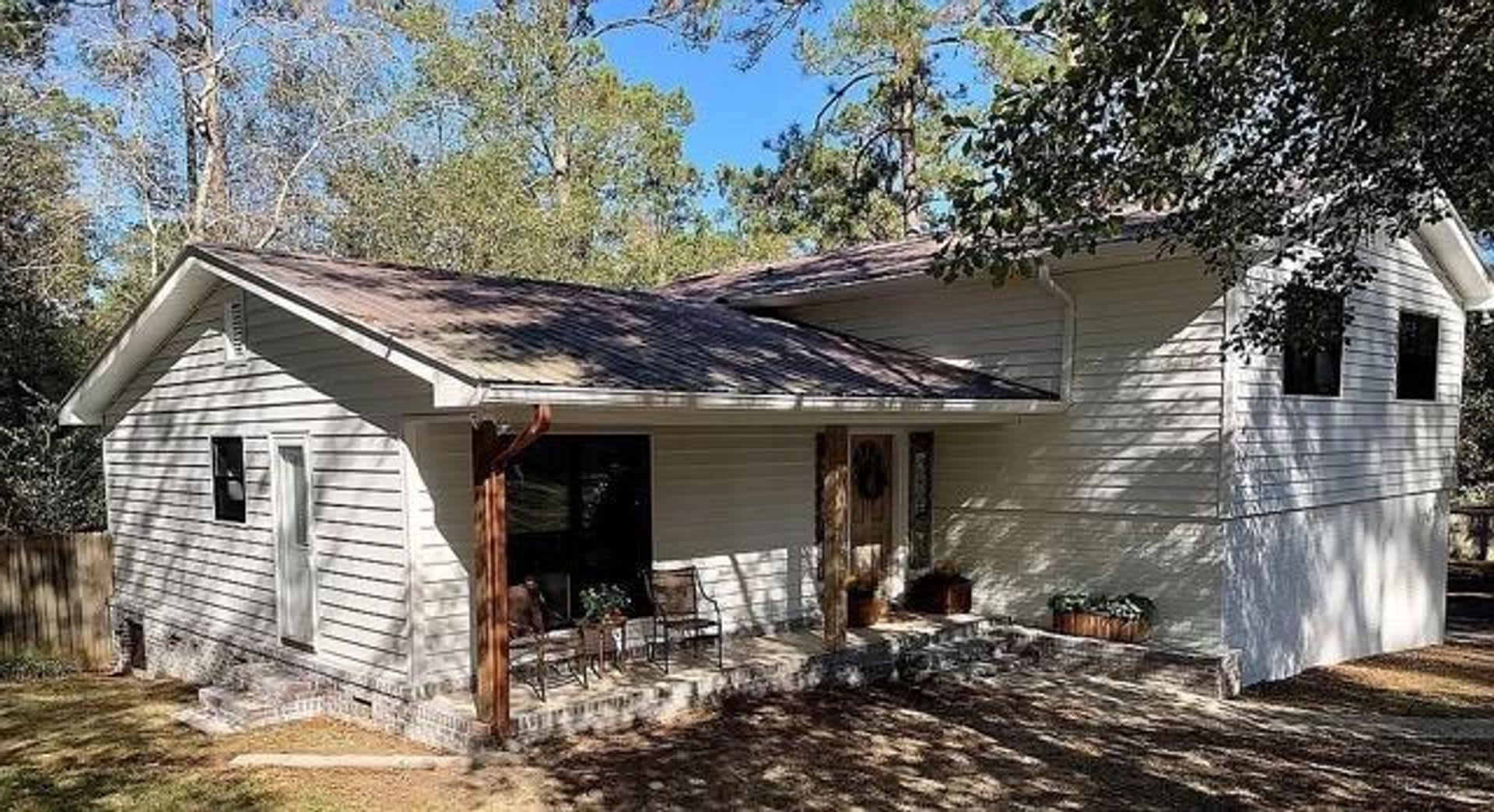 500 Move In Credit Spacious 4Br Home With Oversized Garage And Fenced Backyard In Valdosta – photo 1