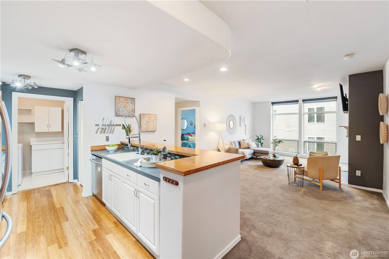 Amazing West Seattle 2 bedroom 2 bath W/S/G and 2 parking spots included! – photo 1