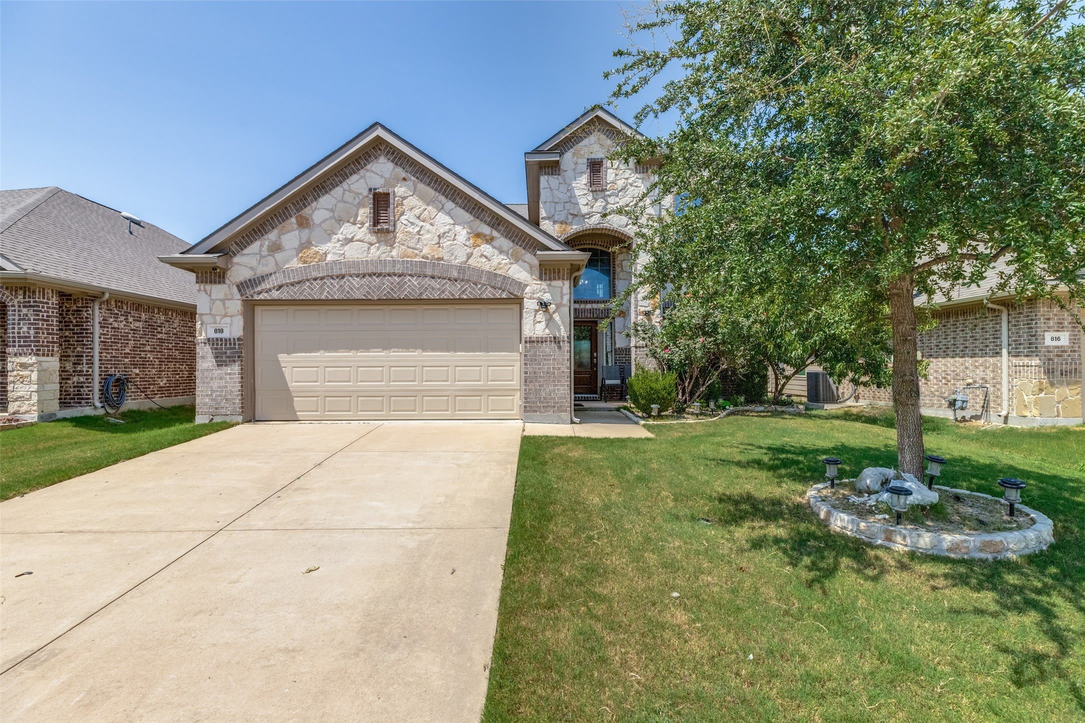818 Blackhawk Drive – photo 1
