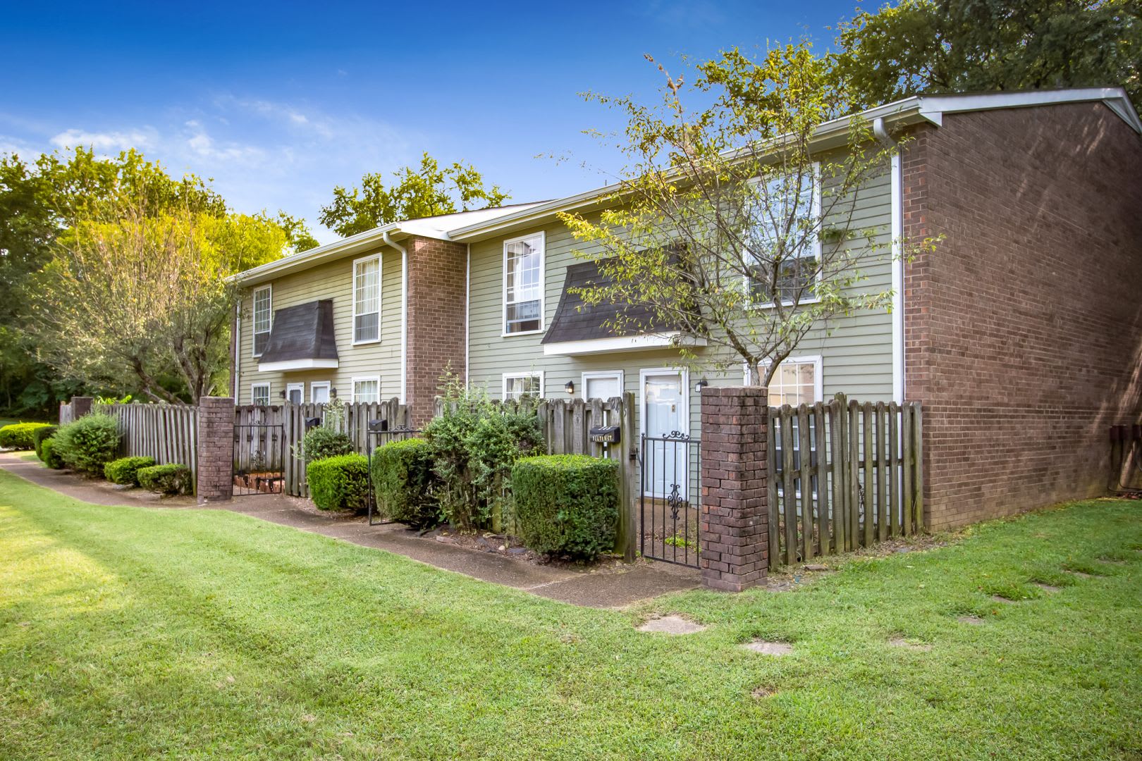 Spacious 1 Bedroom 1 5 Bath Townhouse Minutes From Nashville – photo 1 of 279