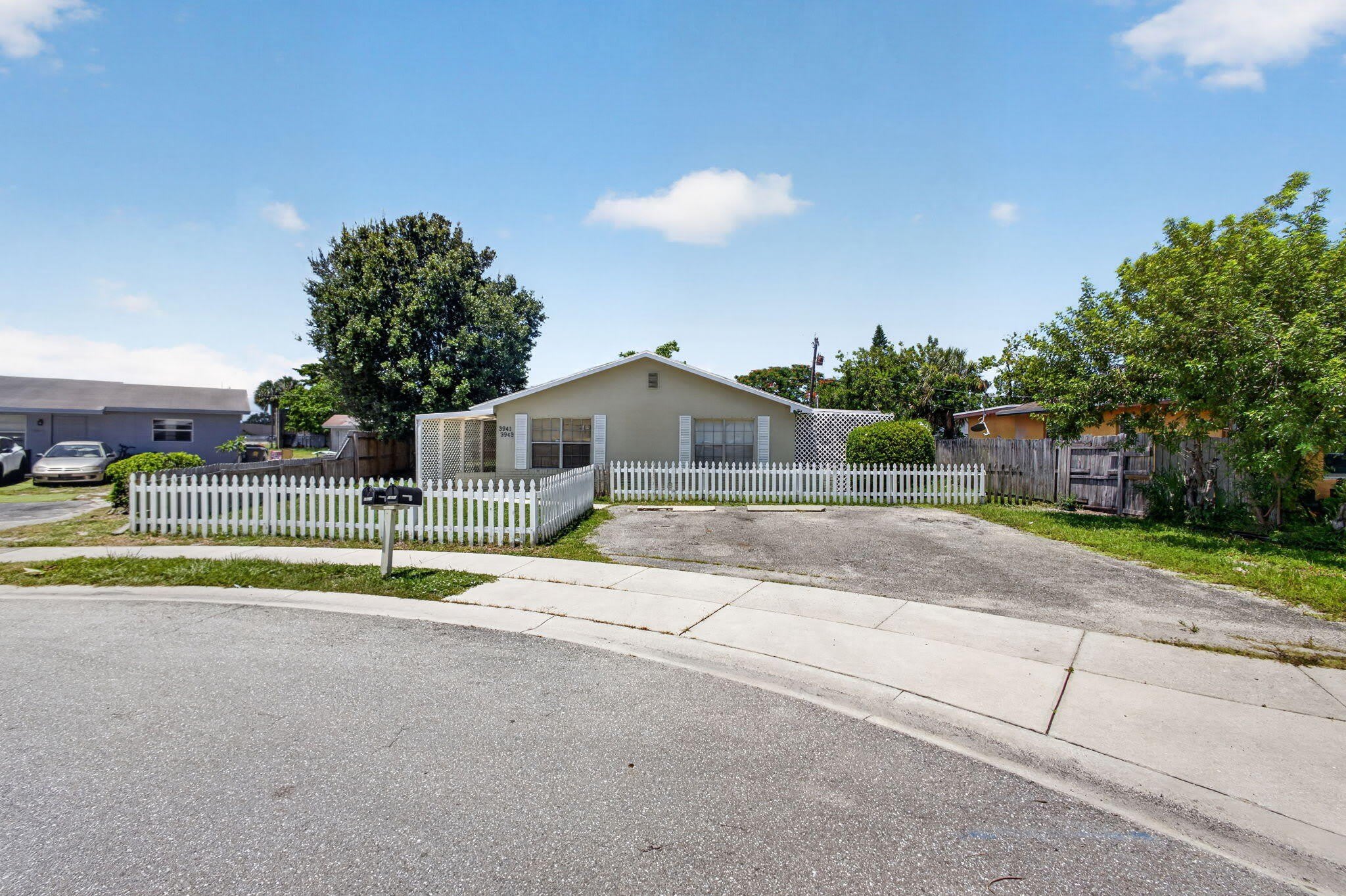 3943 Roan Court W – photo 1