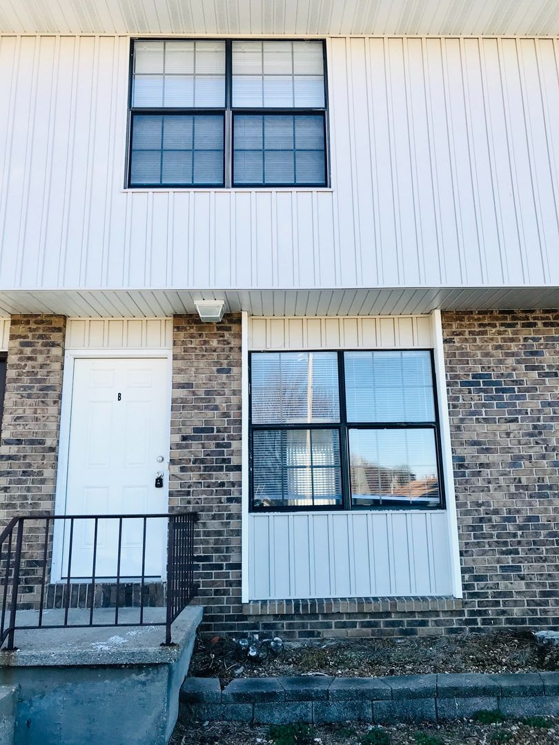 2 Bedroom 1.5 bathroom Townhome – photo 1 of 16