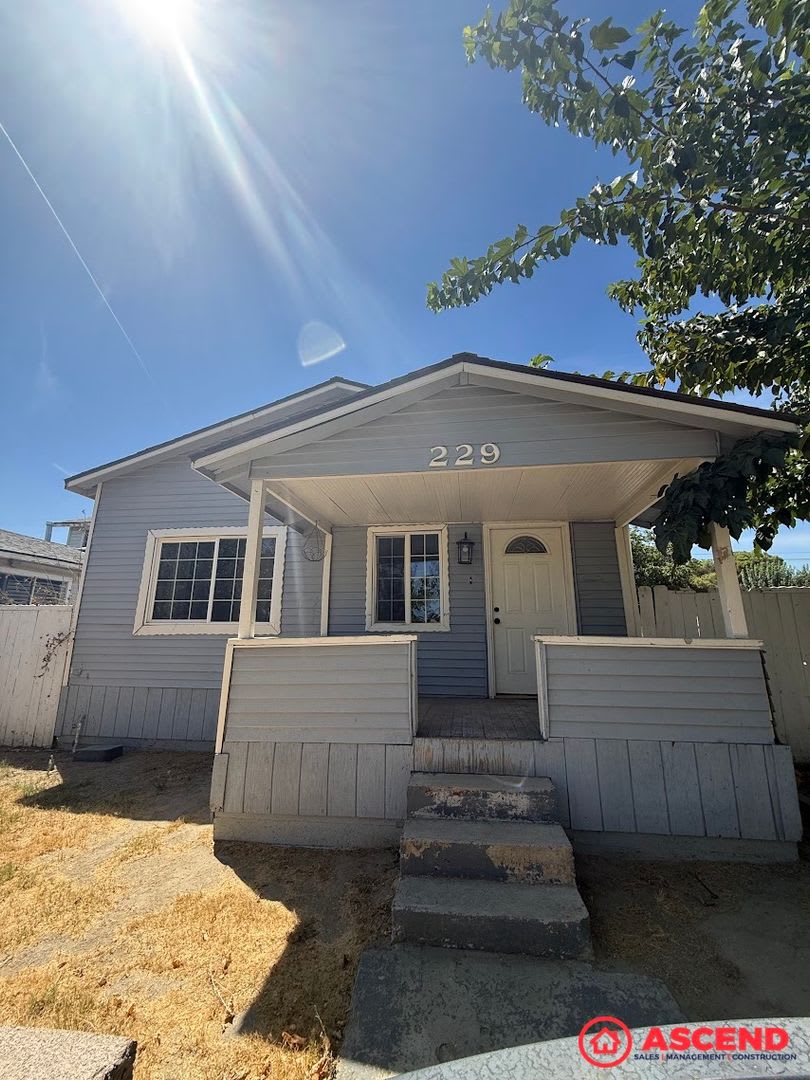 Spacious 4BD/2BA Home in Taft — Fully Equipped &amp; Move-In Ready! – photo 1 of 24