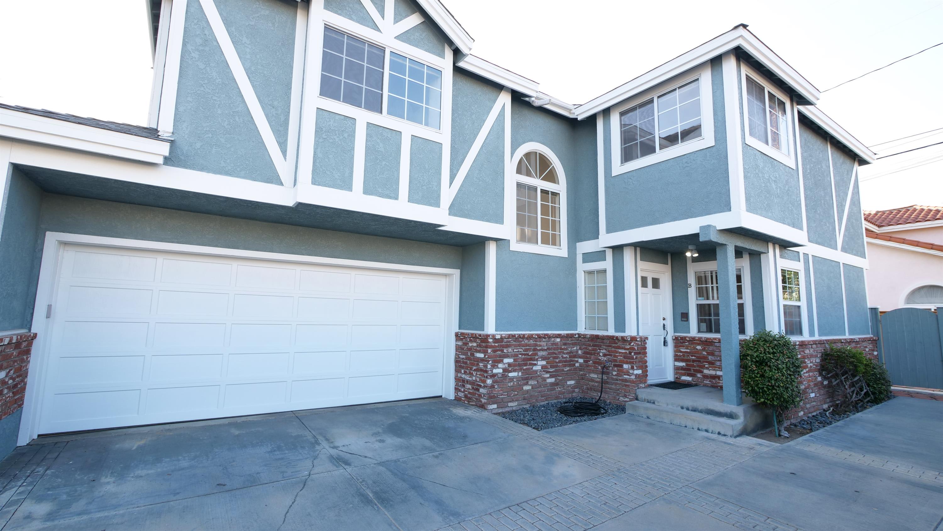 2219 Gates Avenue B – photo 1
