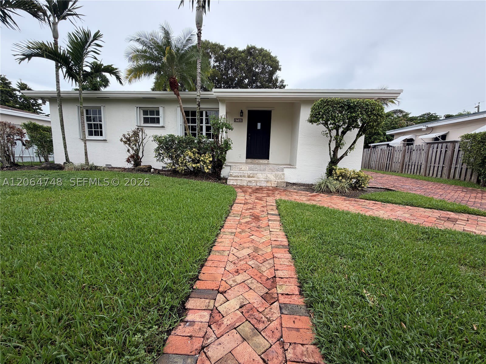 6746 SW 32nd Ter – photo 1