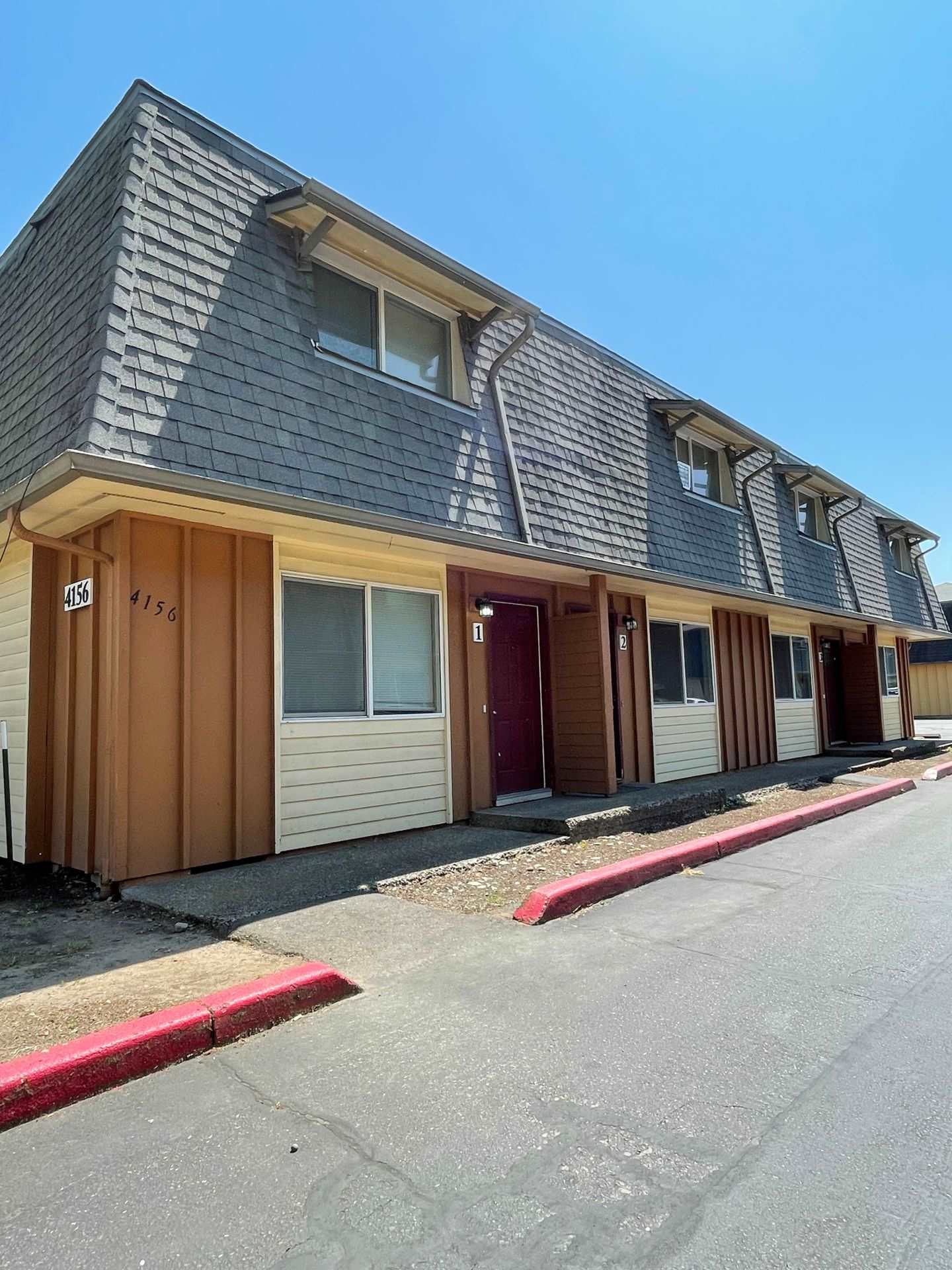 Catalina Apartments – photo 1 of 15
