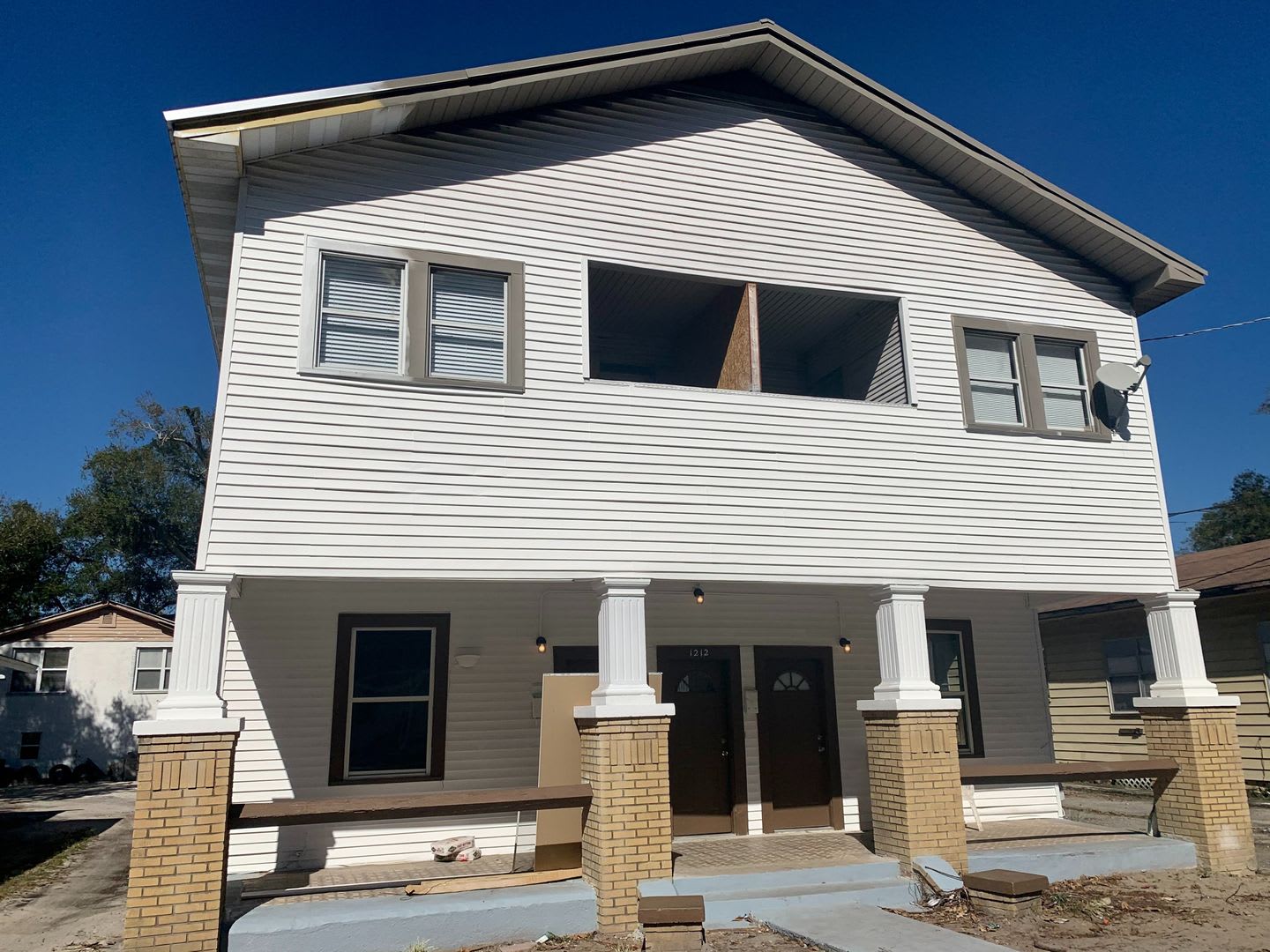 CHARMING AND UPDATED 2 BEDROOM 1 BATH – photo 1