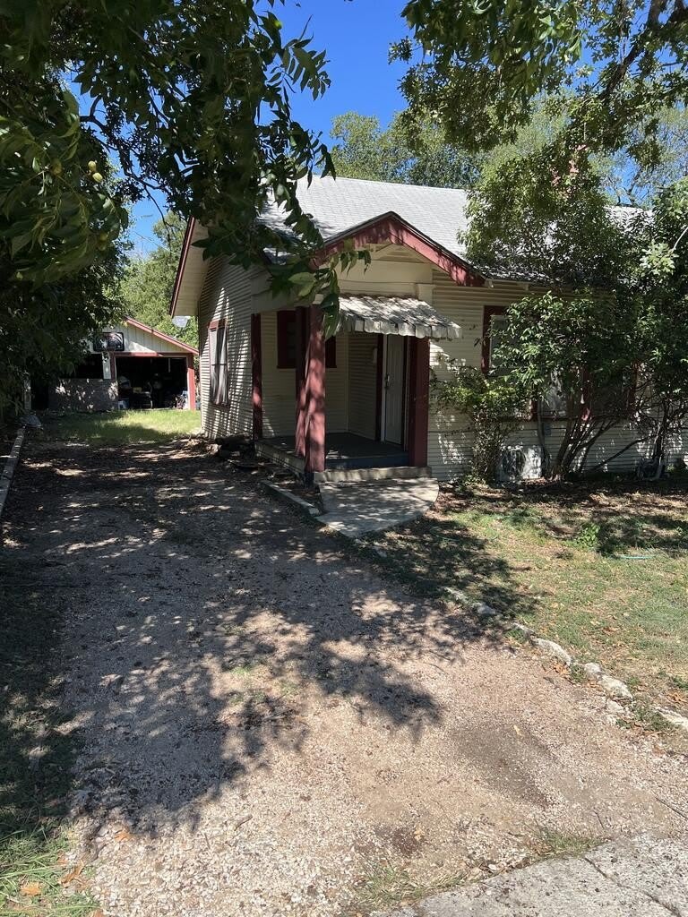 818 N Wheless Ave – photo 1 of 6