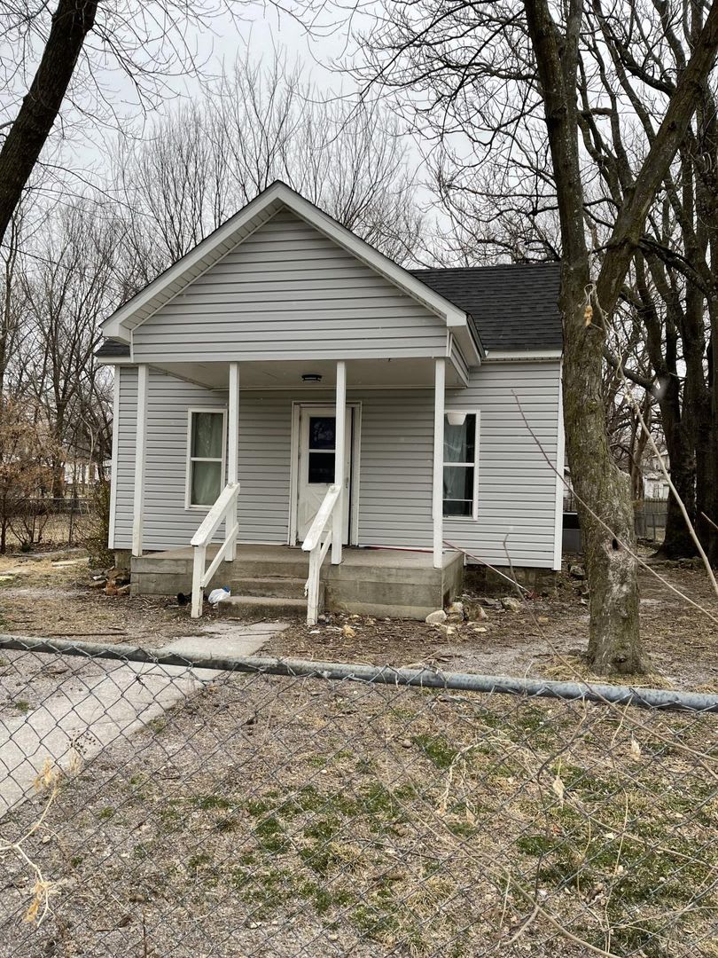 Cozy 3 Bedroom Home for Rent in Joplin – photo 1