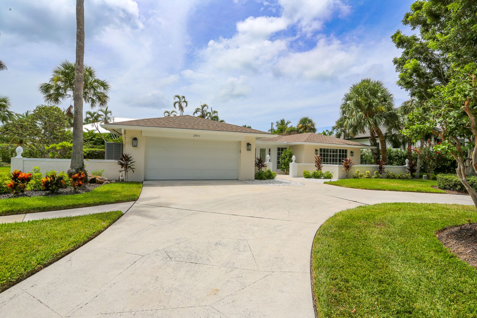 Luxury Park Shore Stunning Fully Remodeled Modern Unfurnished 3 2 Private Large Patio Home With Private Park Shore Beach Access No Hoa Move In Today – photo 1
