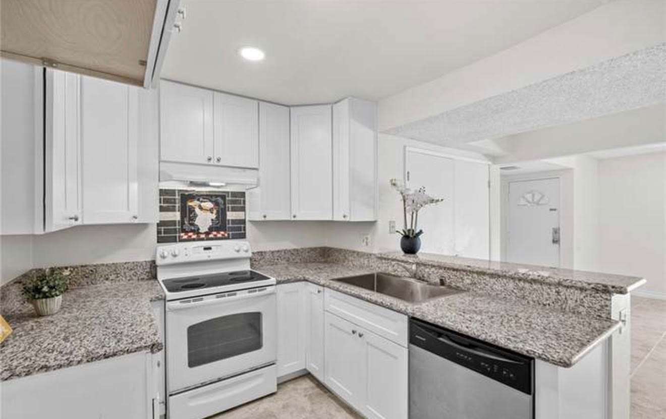 1440 W Edgehill Rd Apt 23 – photo 1 of 11