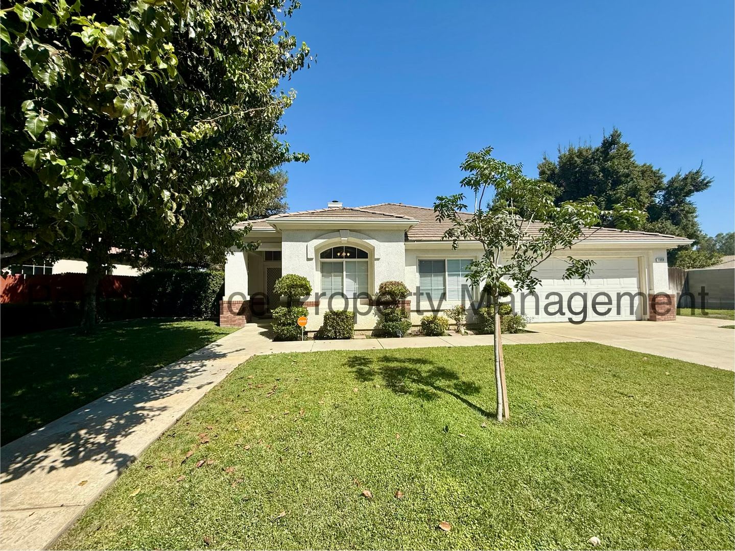 Gated 3 Bed/2 Bath Split Wing SW Bakersfield Home w/ RBP & Deposit Alternative Option – photo 1