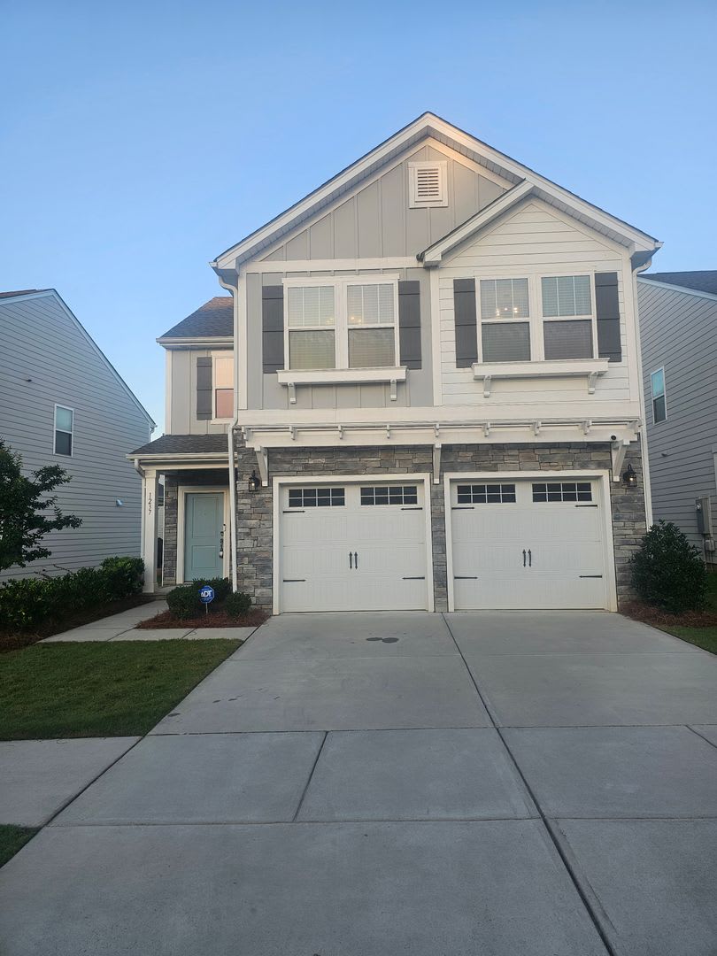 Attractive home in Monroe! LOFT!! Fenced yard!!! – photo 1