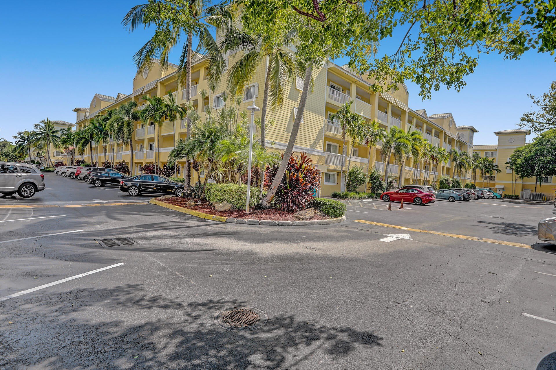 1501 E BROWARD Boulevard – photo 1