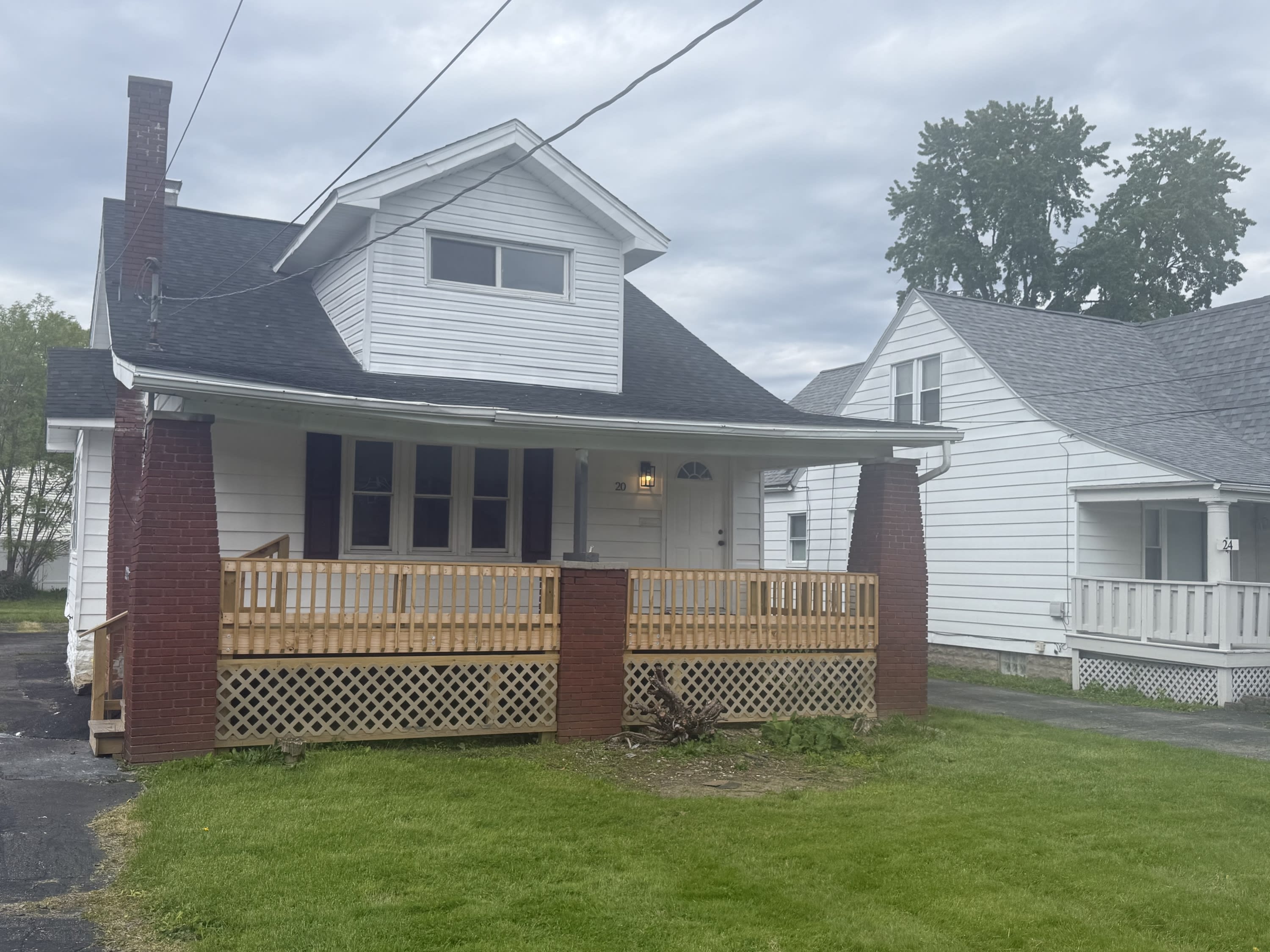 20 Erskine Avenue 2 – photo 1 of 8