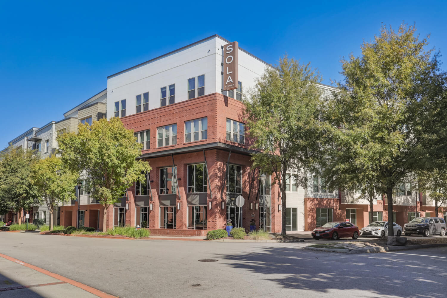 Sola Station Canalside Apartments – photo 1
