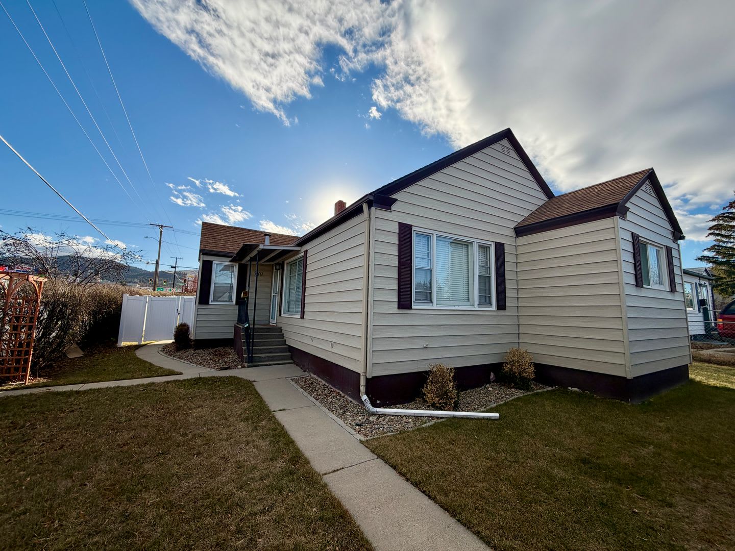 Charming 3 Bed 1 Bath Single Family Home W/ Fully Fenced Yard and Garage! – photo 1