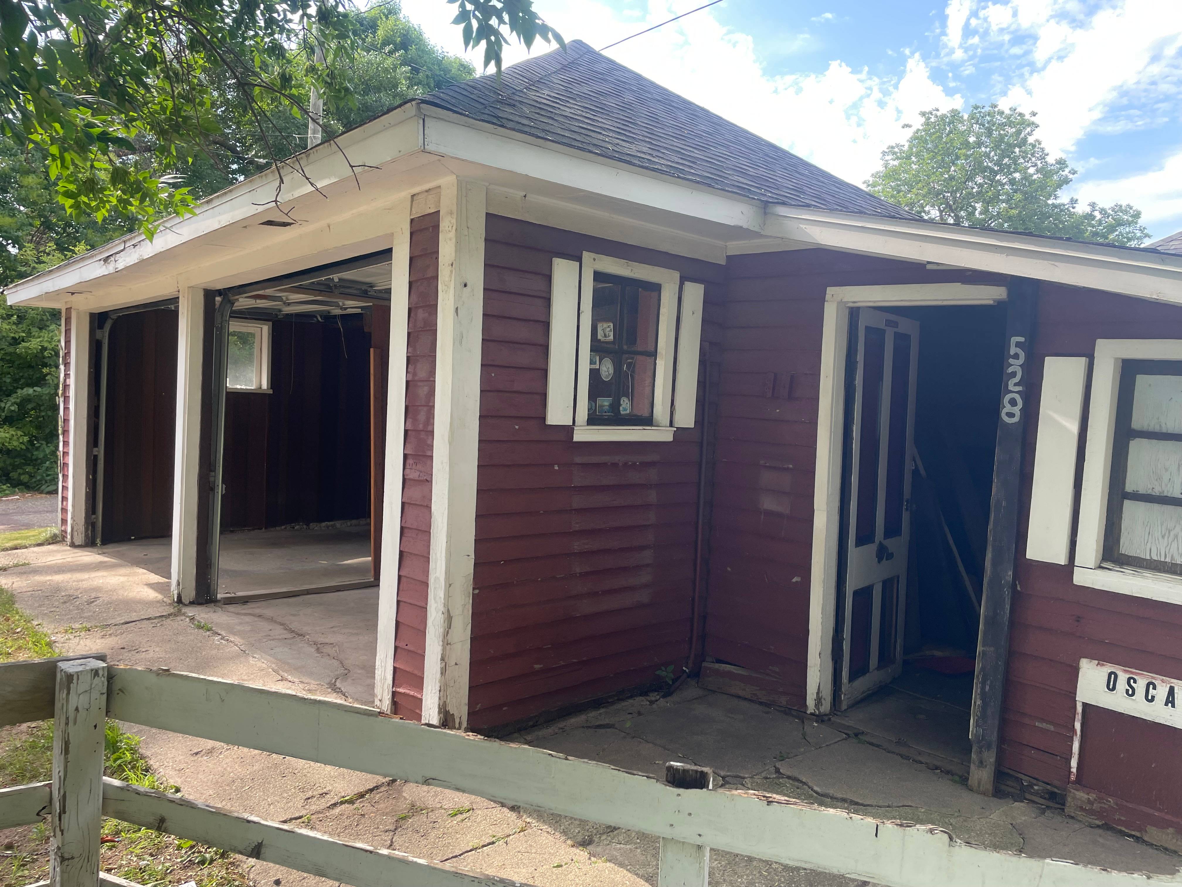 214 W Vasa Ave – photo 1 of 11
