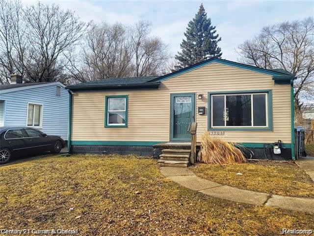 25906 Lehigh Street – photo 1 of 9