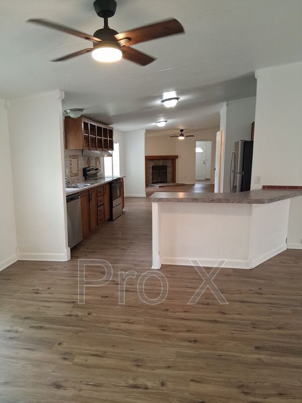 910 Sands Rd – photo 1 of 21
