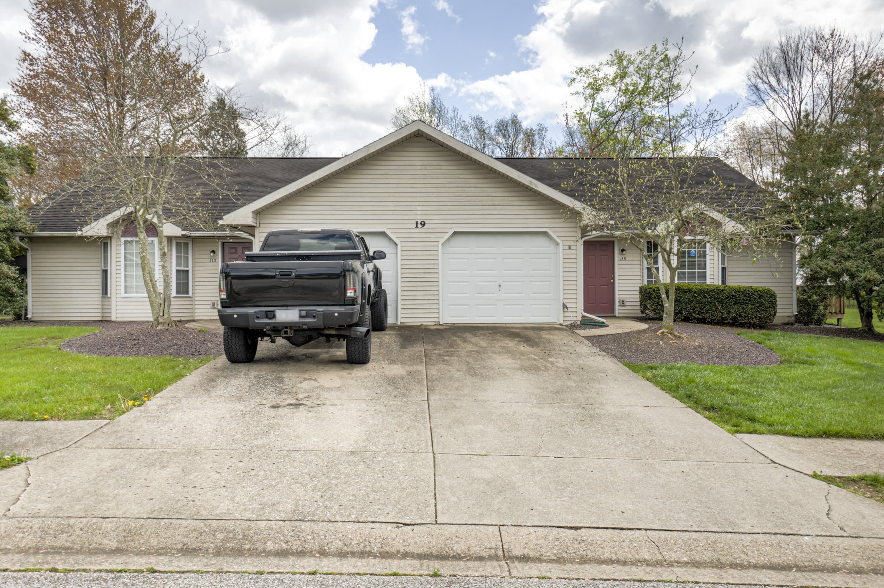 115 White Pine Drive – photo 1 of 13