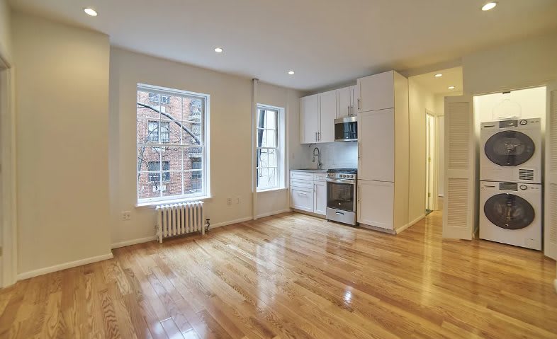 310 E 92nd St – photo 1