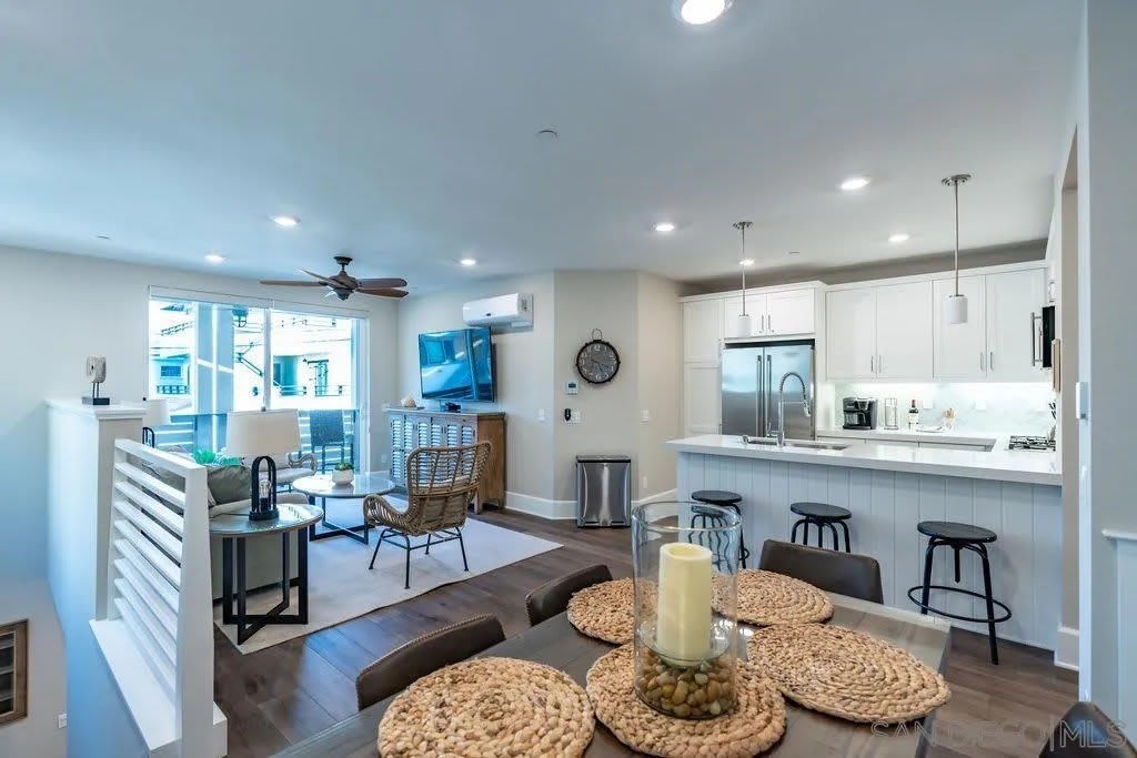 824 Jersey Ct – photo 1