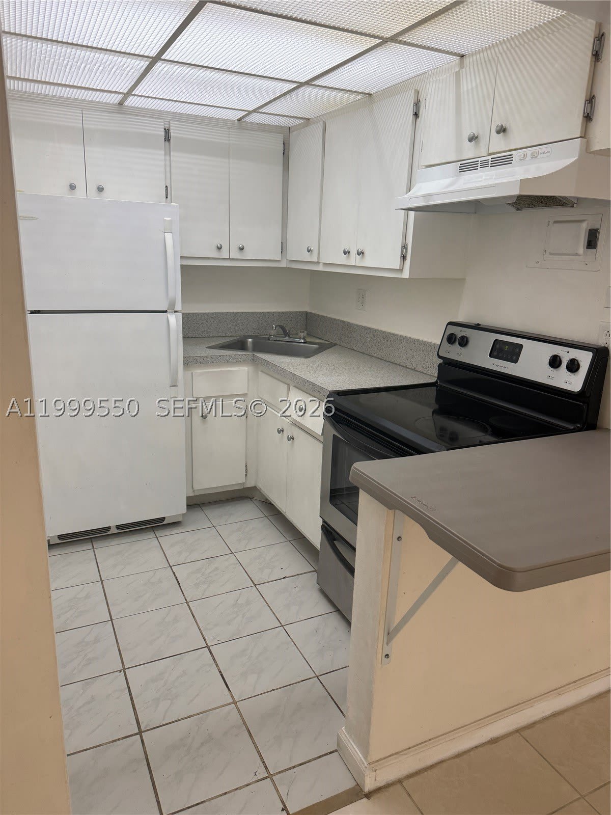 201 SE 6th Ave – photo 1