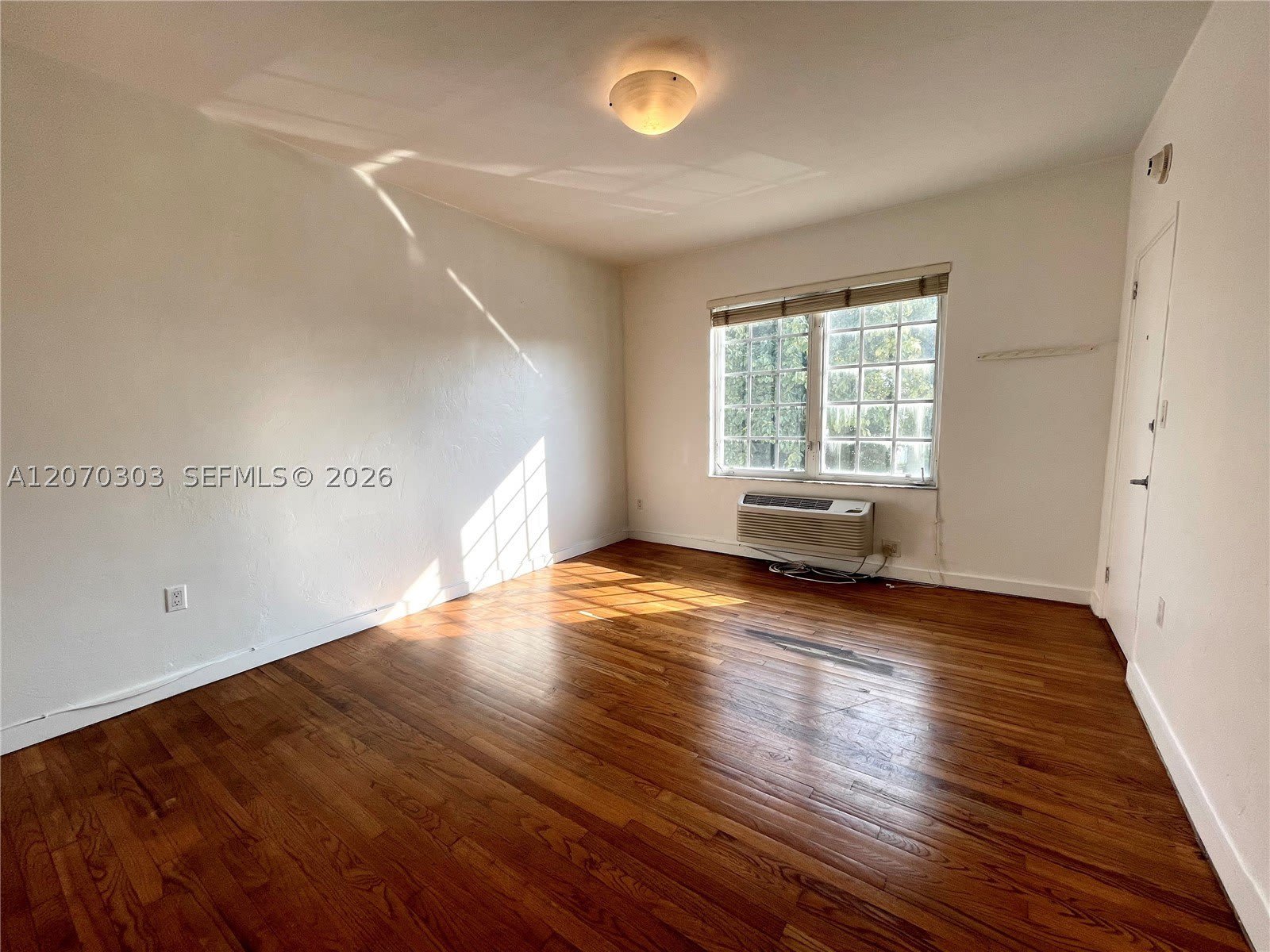 741 15th St – photo 1 of 10