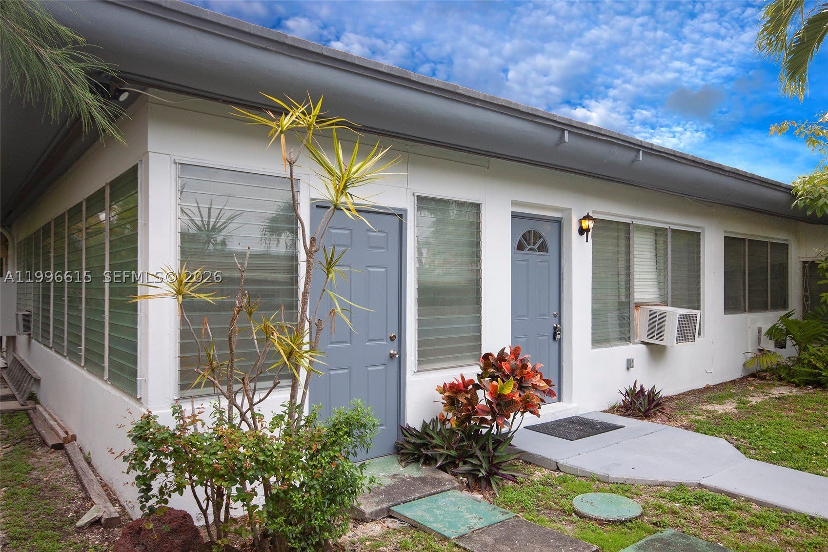 1050 92nd St – photo 1 of 16