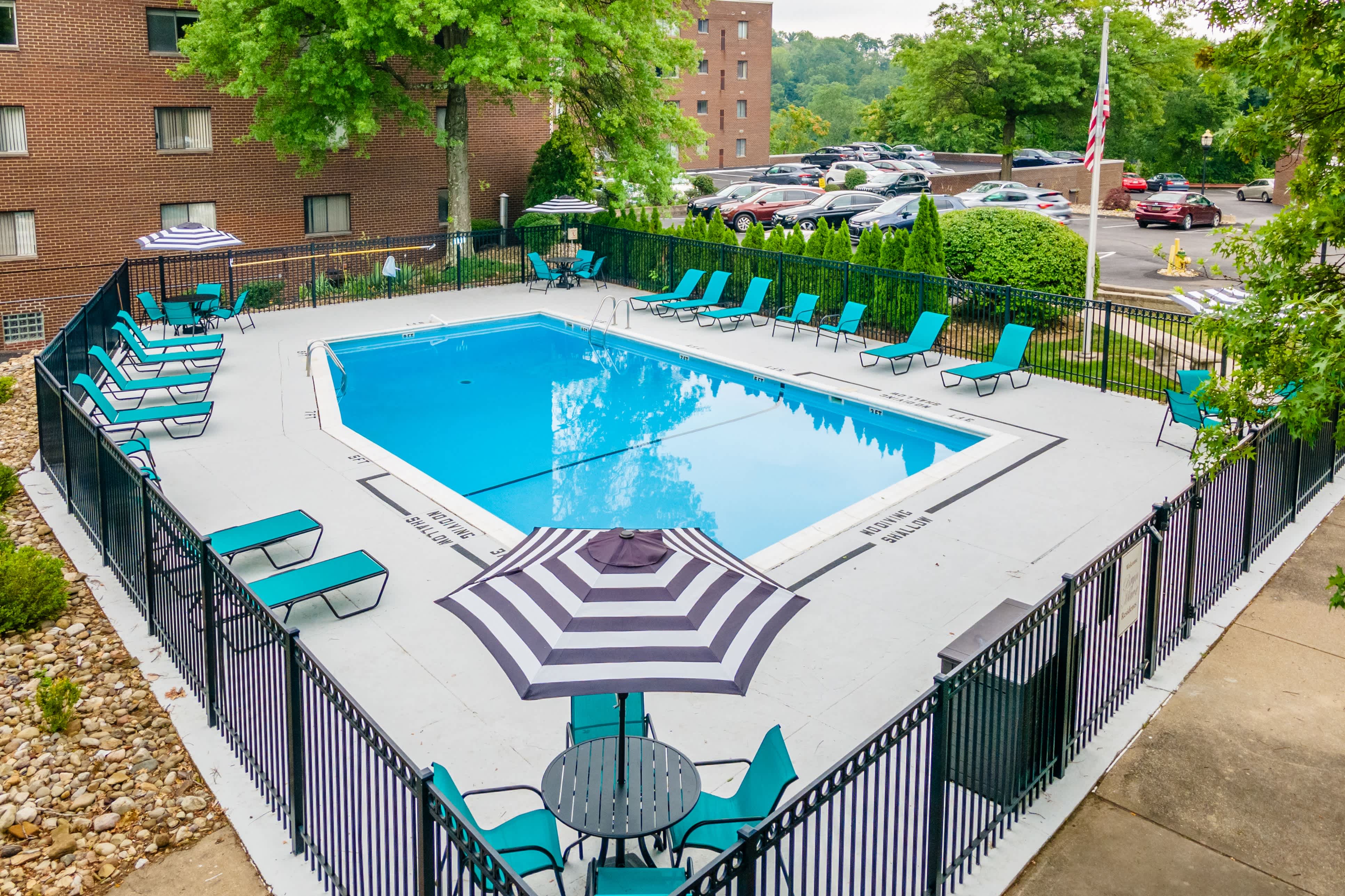 Bryn Mawr Apartments – photo 1